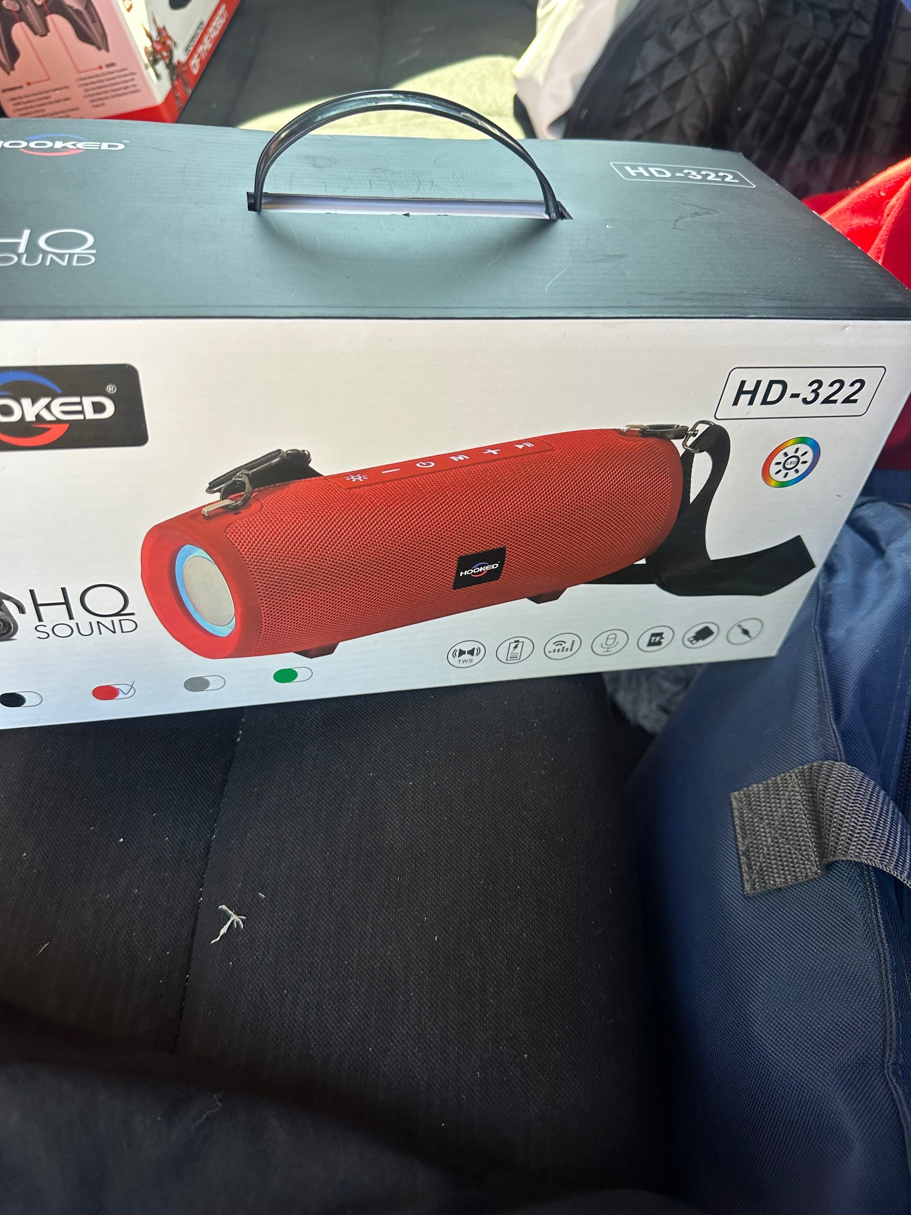 Bluetooth speaker w/ AM/FM Radio